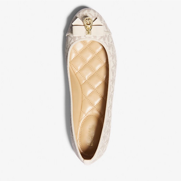Michael Kors, NIB Signature Logo Cream Ballet Flat - Picture 1 of 3